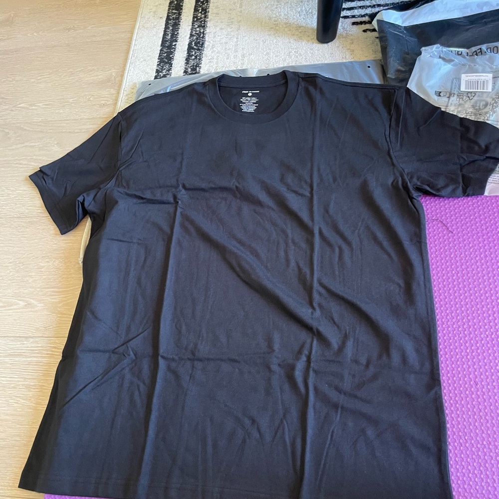 True Classic Athletic Fit Men's Black T-Shirt - 3 pack of shirts - Picture 3 of 4